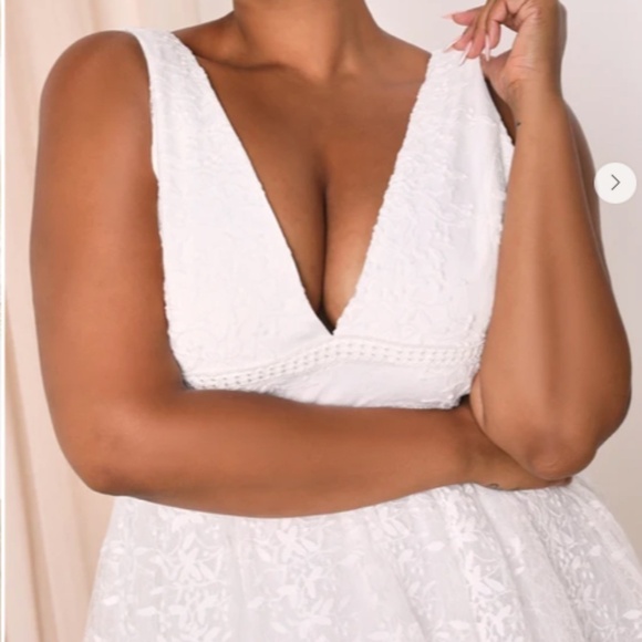 LULU's Bridal Wedding Floral Embroidered Layered Romantic Princess Ballgown - Picture 7 of 9